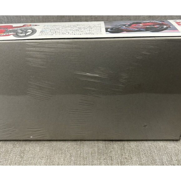 Tamiya 1:12 Scale Antena 3 Yamaha D'Antin YZR500 2002 Model Kit # 14091*2200 Abe - Picture 6 of 6